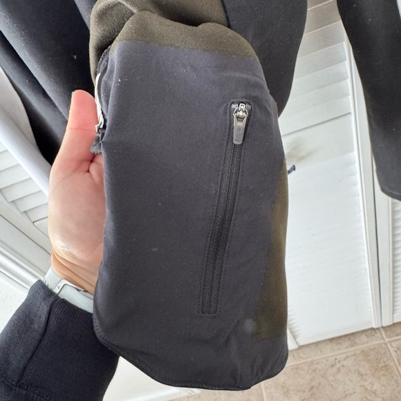 New Balance Pullover - Picture 4 of 4